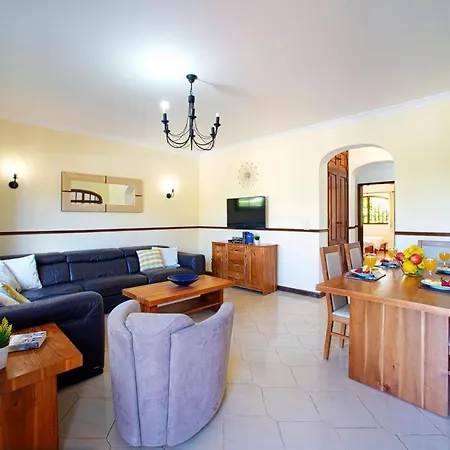 2 Bed Ground Floor In * 维拉摩拉