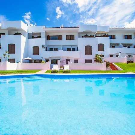 Apartamento 2 Bed Ground Floor In