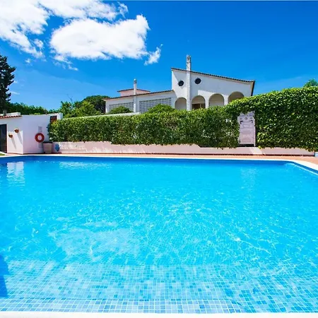 2 Bed Ground Floor In Apartamento