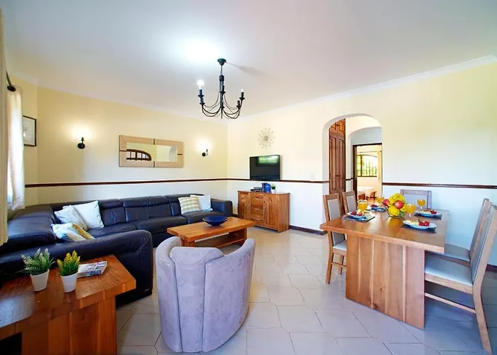 2 Bed Ground Floor In * וילהמורה